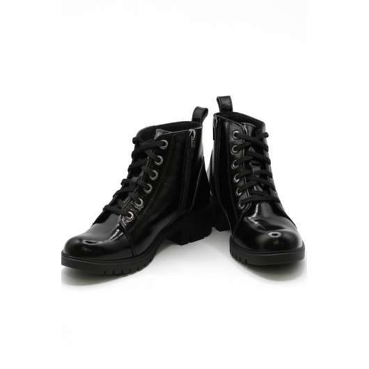 Skórzane trzewiki damskie Jaromin – czarne lakierowane botki na obcasie