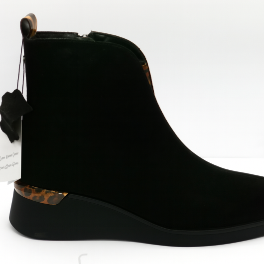 Welurowe botki damskie T. Sokolski na koturnie – modne i wygodne buty na jesień i zimę.