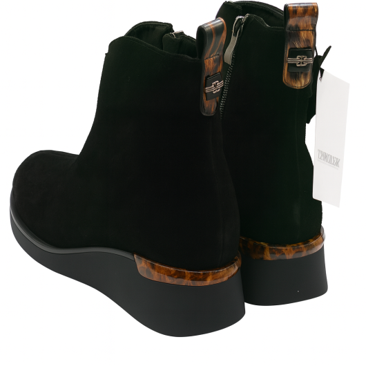 Welurowe botki damskie T. Sokolski na koturnie – modne i wygodne buty na jesień i zimę.