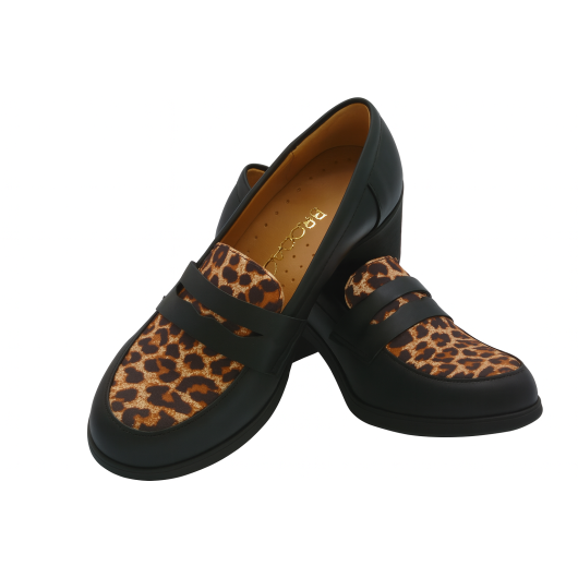 Półbuty skórzane damskie Brodacz czarne na obcasie z panterką