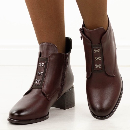 Bordowe botki damskie M. Daszyński – elegancja i wygoda na co dzień