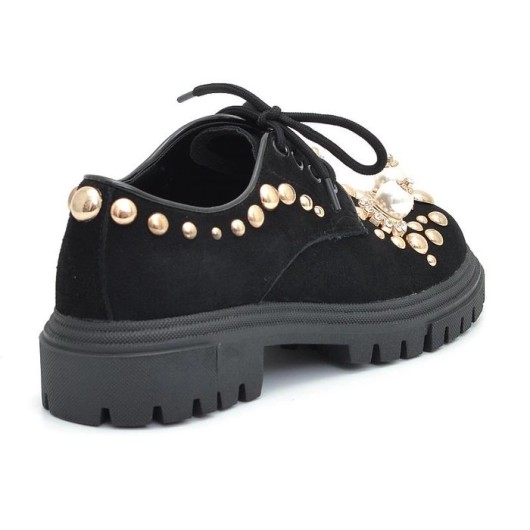 Zamszowe półbuty damskie Scaviola – elegancja i odważny design w jednym