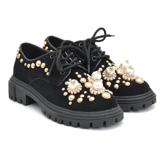 Zamszowe półbuty damskie Scaviola – elegancja i odważny design w jednym