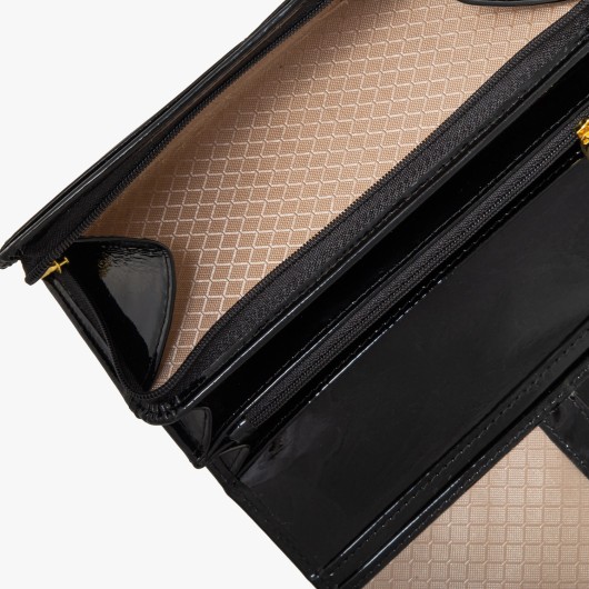 Czarny skórzany lakierowany portfel damski