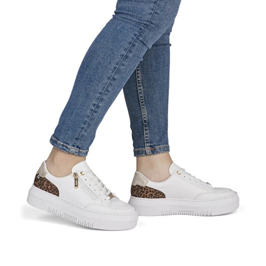 Sneakersy damskie Rieker – klasyczna biel z modnym akcentem