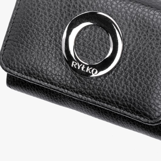 Czarny skórzany portfel ze srebrnym detalem