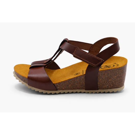 Hiszpańskie sandały damskie HEE skórzane na koturnie – brązowe wygodne sandały lato