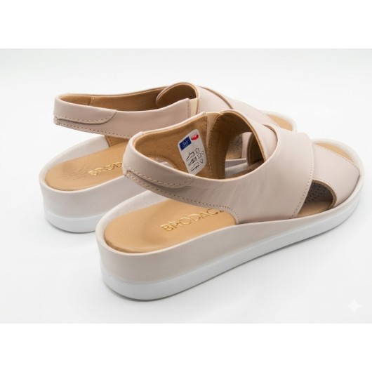 Beżowe Sandały Damskie Brodacz na Koturnie – Komfort i Styl Cross-Strap