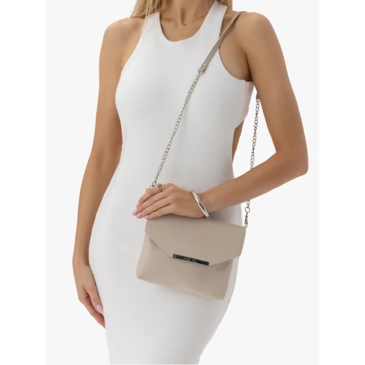 Beżowa skórzana kopertówka Ryłko na łańcuszku – elegancka torebka damska
