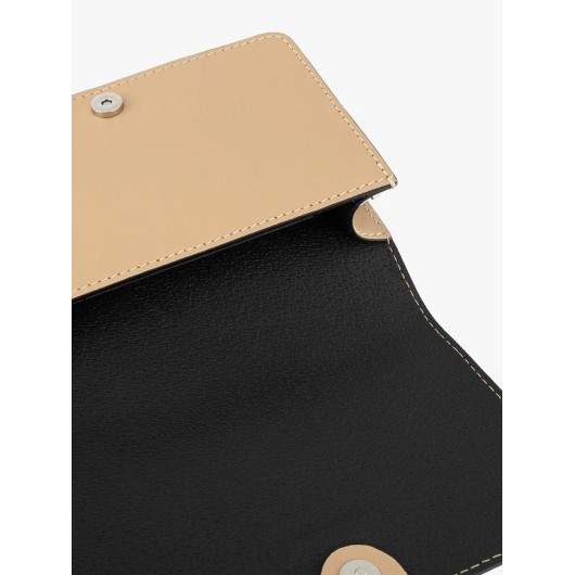 Beżowa mała torebka skórzana Ryłko na łańcuszku – elegancka listonoszka damska