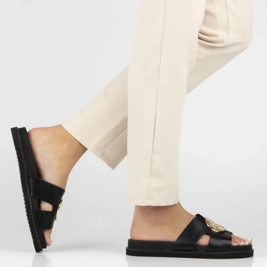 Skórzane klapki Filippo DK7050/26 BK – elegancja i komfort na co dzień