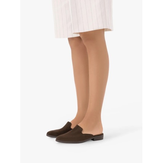 Ciemnobrązowe Klapki Damskie Ryłko Mule ze Skóry Welurowej – Elegancja w Casualowym Wydaniu